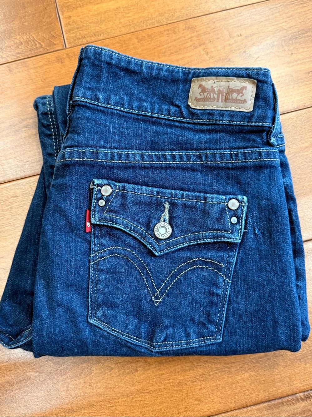 Levi's Womens 526 Slender Boot Cut Dark Wash Jeans 6S W28 L30  ‘R’ Tag - Picture 12 of 12